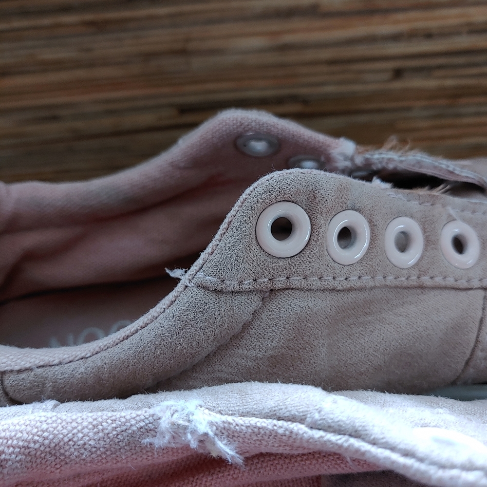 Shoes - Picture 4 of 7